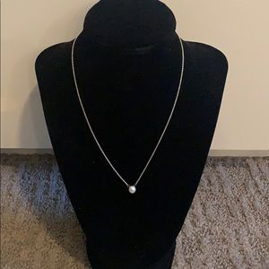 Simple pearl necklace